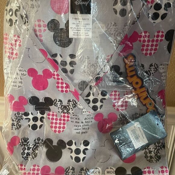 Disney Minnie Pink and Black Scrub Top Women’s Large New - Picture 12 of 12